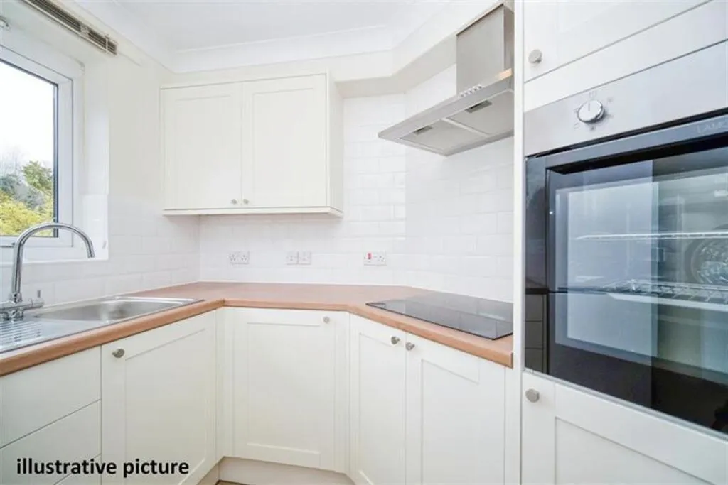 Croydon Road, CR3, photo 10