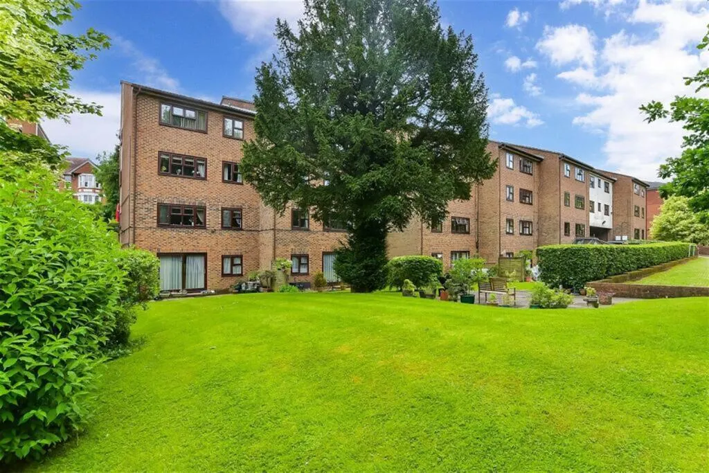 Croydon Road, CR3, photo 9