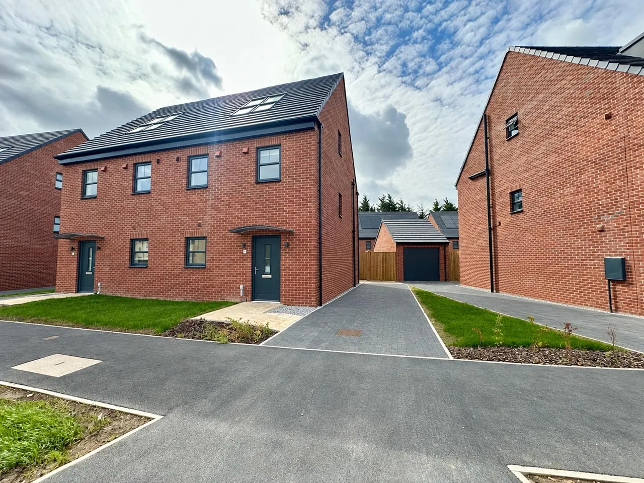 3 bed house to rent — Eliza Grant Road, Crossgates, LEEDS