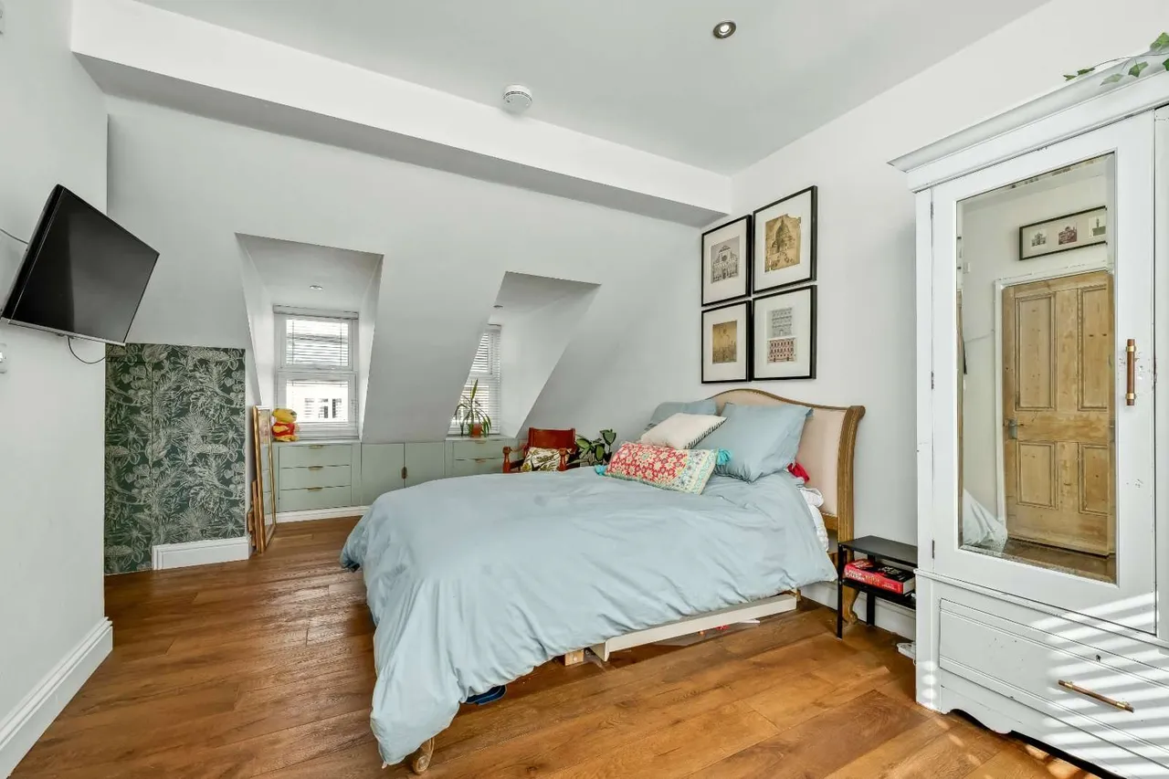 Chapel Avenue, Addlestone, Surrey, KT15 1UH, photo 11