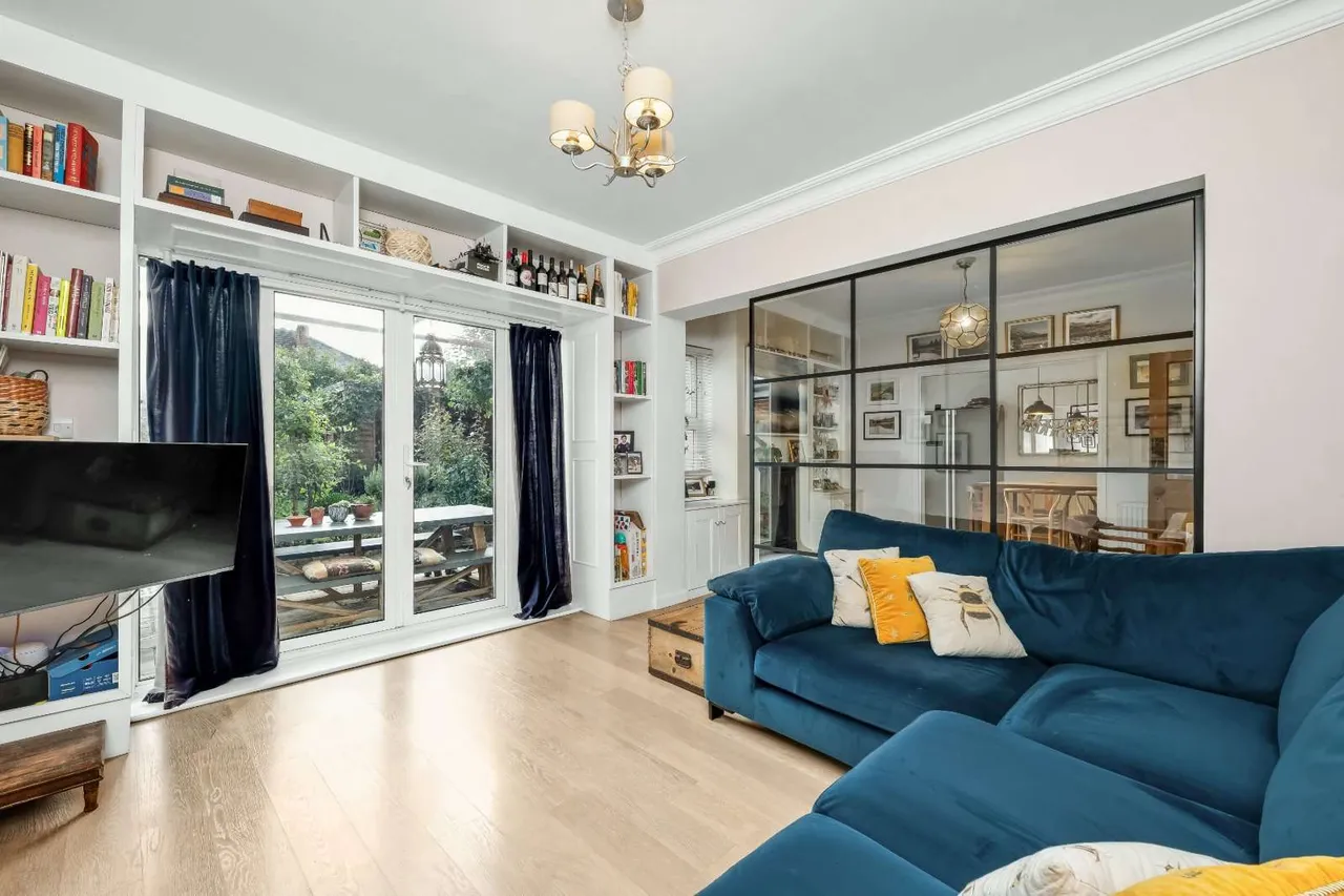 Chapel Avenue, Addlestone, Surrey, KT15 1UH, photo 5