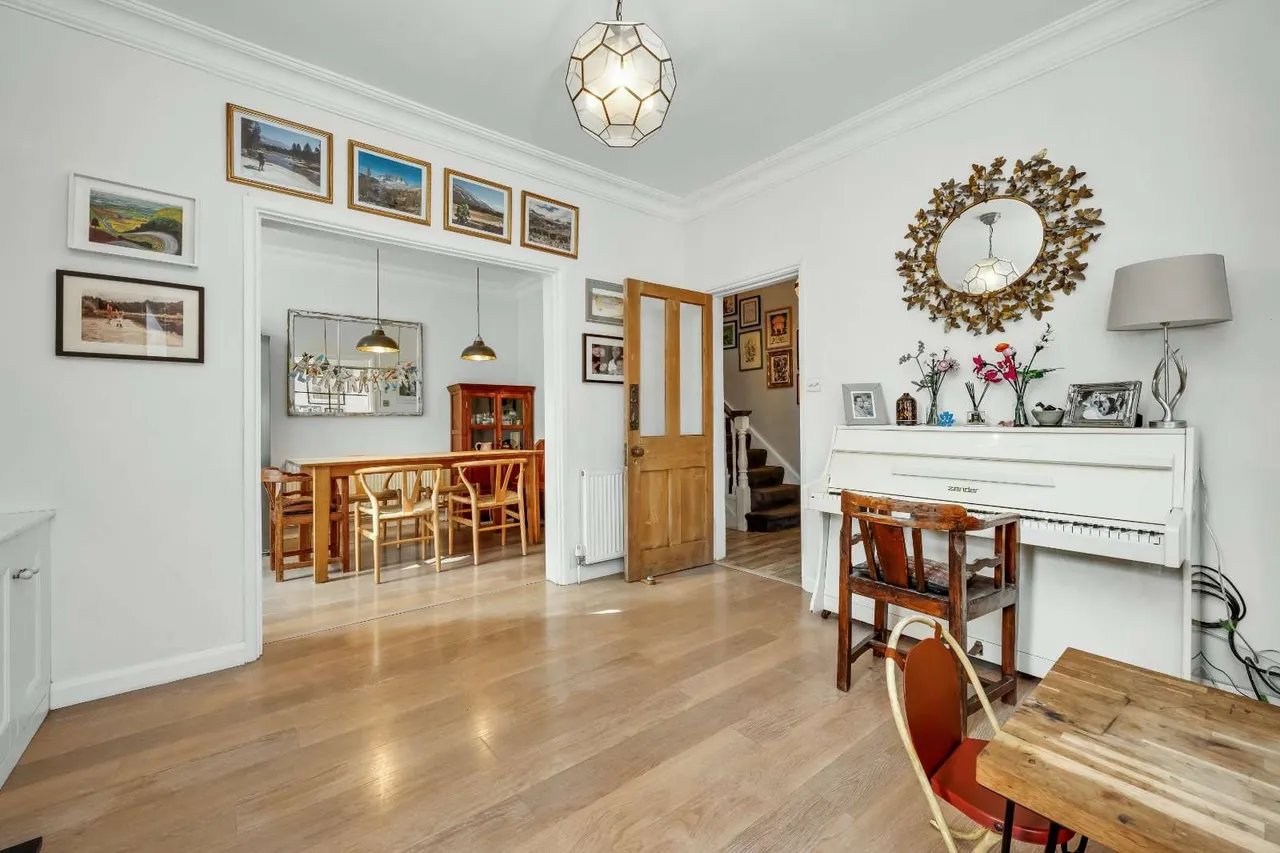 Chapel Avenue, Addlestone, Surrey, KT15 1UH, photo 8