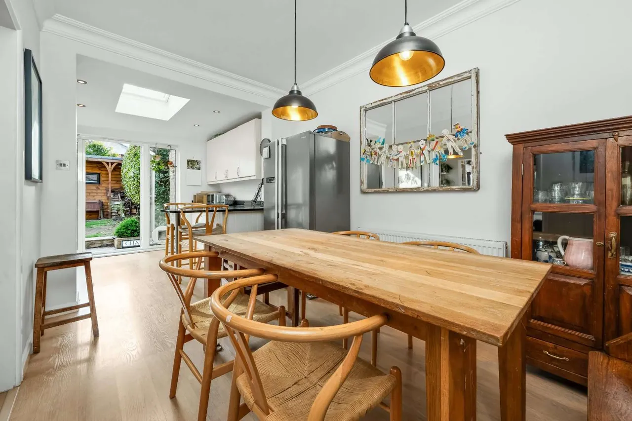 Chapel Avenue, Addlestone, Surrey, KT15 1UH, photo 6