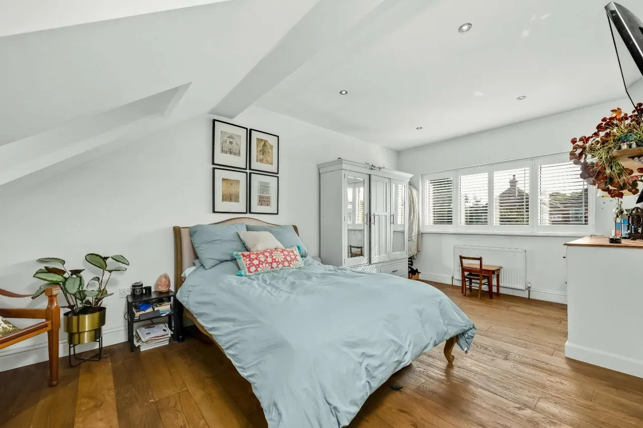 Chapel Avenue, Addlestone, Surrey, KT15 1UH, photo 10