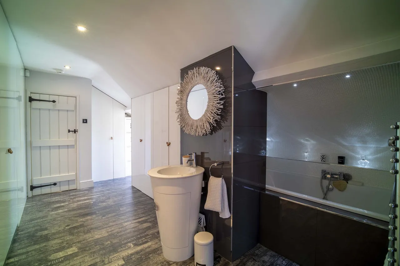 Folly Farm, Folly Lane, Bramley, Tadley, RG26 5BD, photo 16