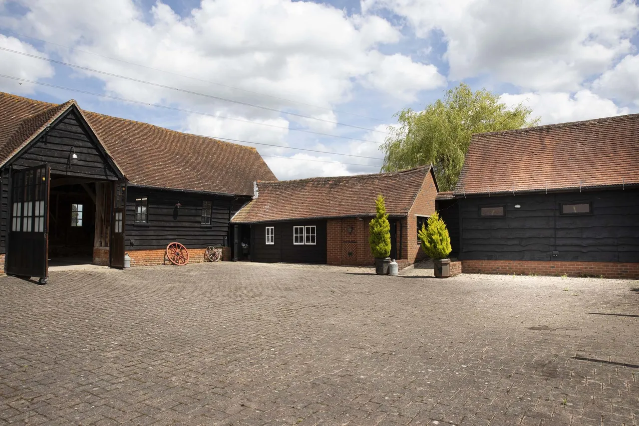Folly Farm, Folly Lane, Bramley, Tadley, RG26 5BD, photo 34