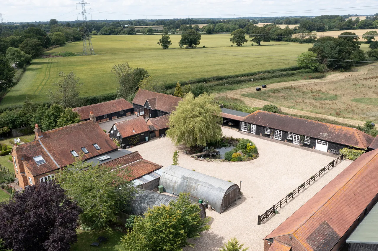 5 bed house for sale — Folly Farm, Folly Lane, Bramley, Tadley, RG26 5BD