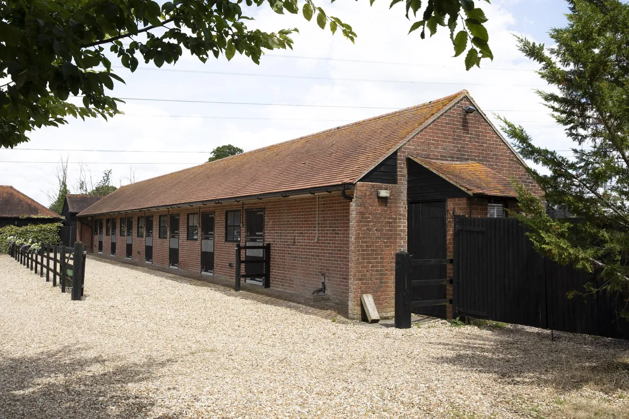Folly Farm, Folly Lane, Bramley, Tadley, RG26 5BD, photo 32