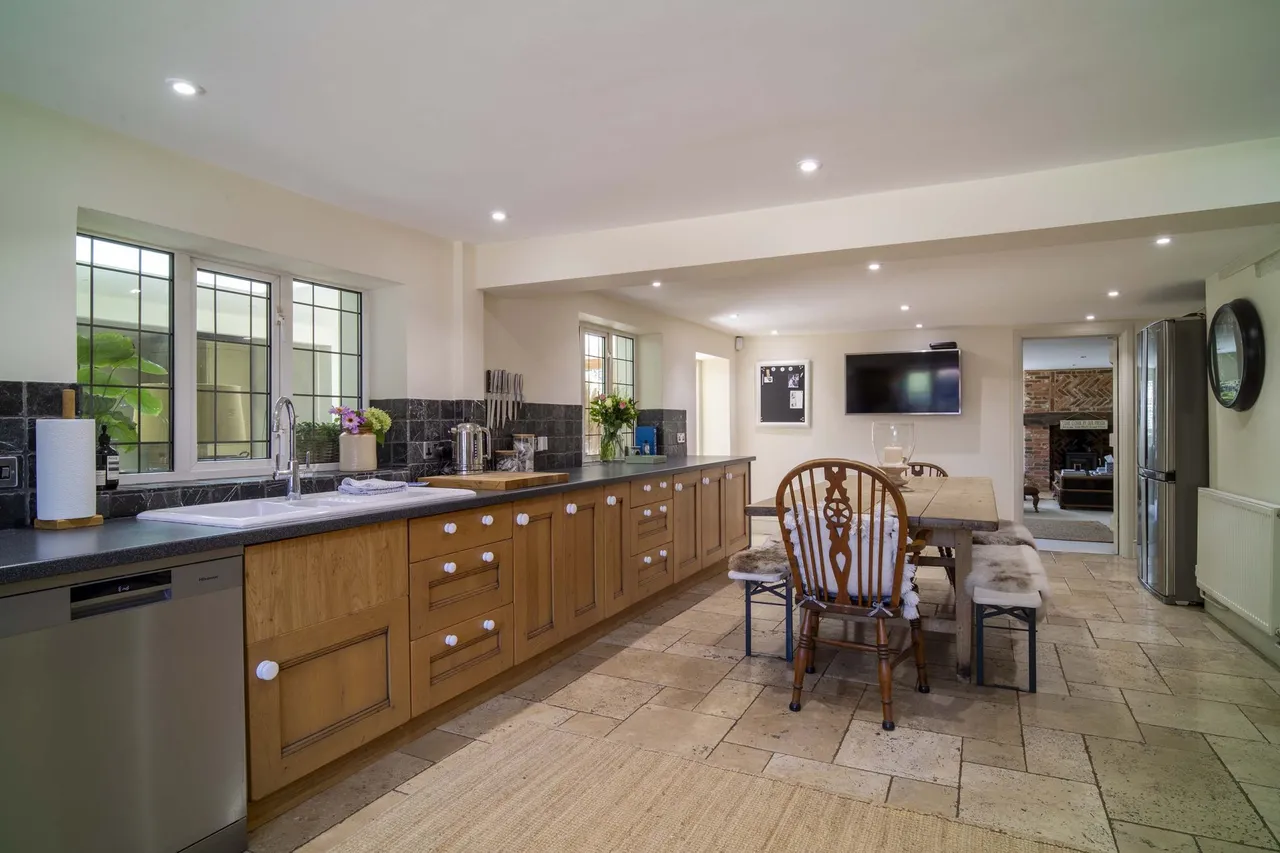 Folly Farm, Folly Lane, Bramley, Tadley, RG26 5BD, photo 5