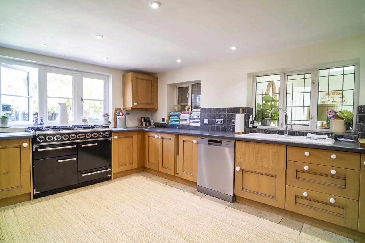 Folly Farm, Folly Lane, Bramley, Tadley, RG26 5BD, photo 6