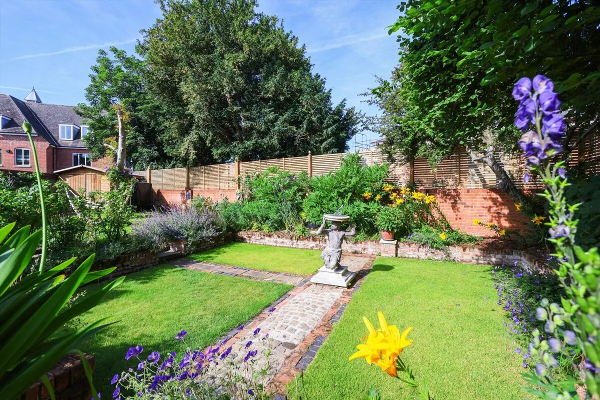 Windsor Street, Chertsey, KT16, photo 23