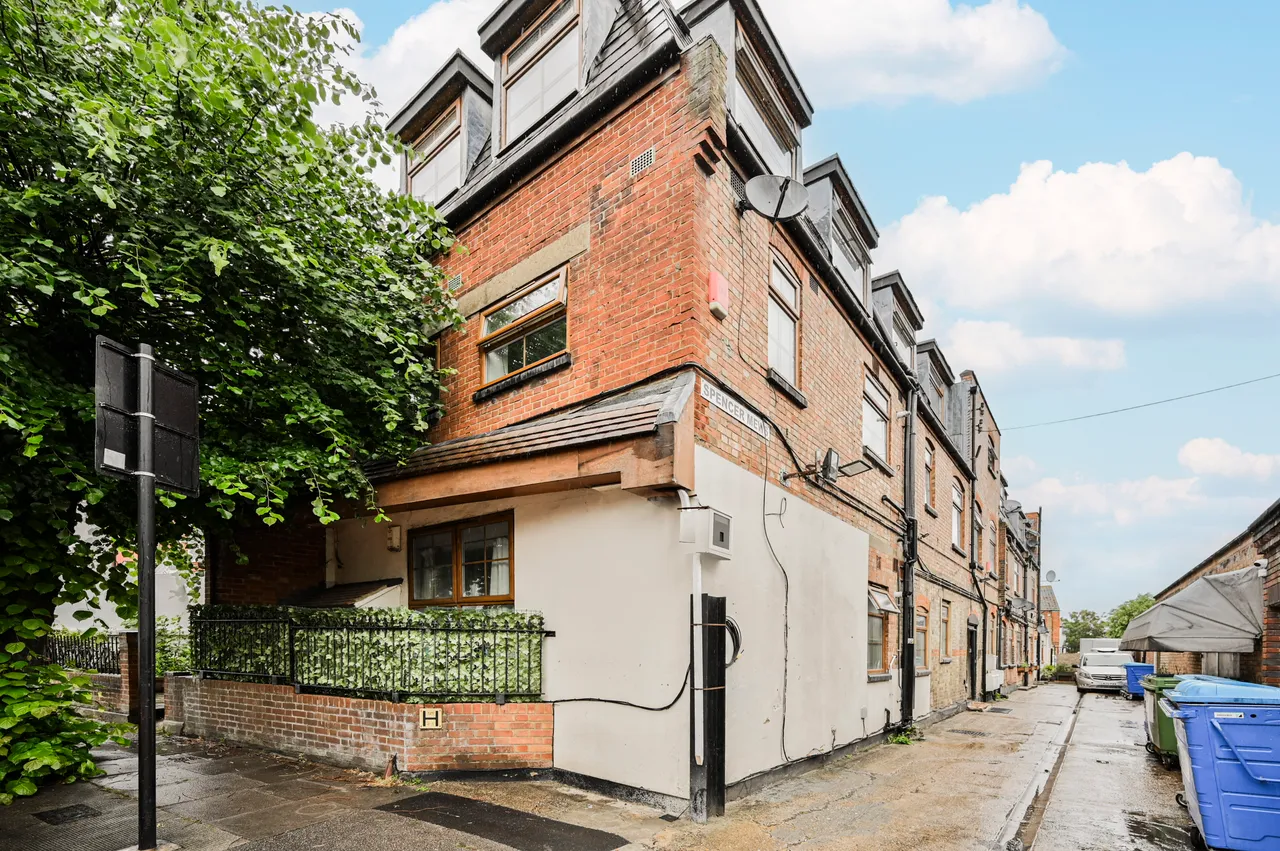 2 bed flat for sale — 1 Spencer Mews, 2a Spencer Avenue, London