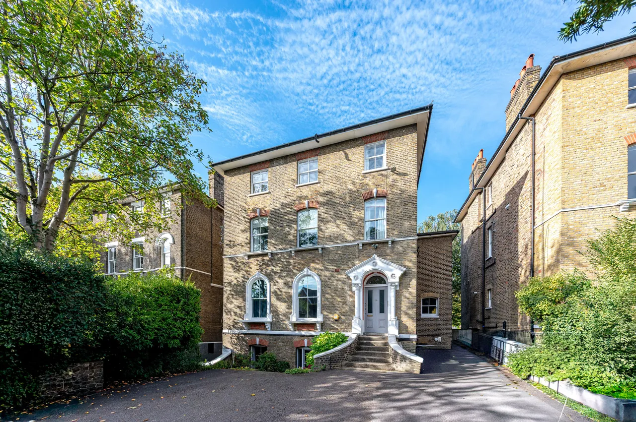 3 bed flat for sale — 28d Kidbrooke Park Road, London
