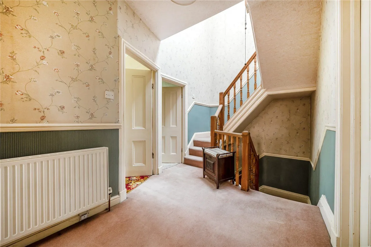 The Avenue, Roundhay, LS8, photo 24