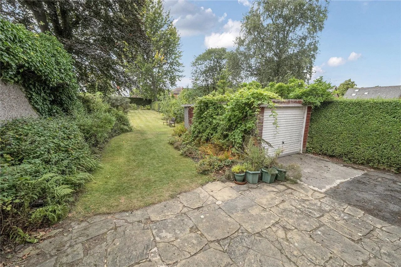 The Avenue, Roundhay, LS8, photo 40
