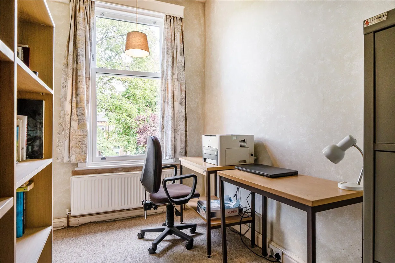 The Avenue, Roundhay, LS8, photo 29