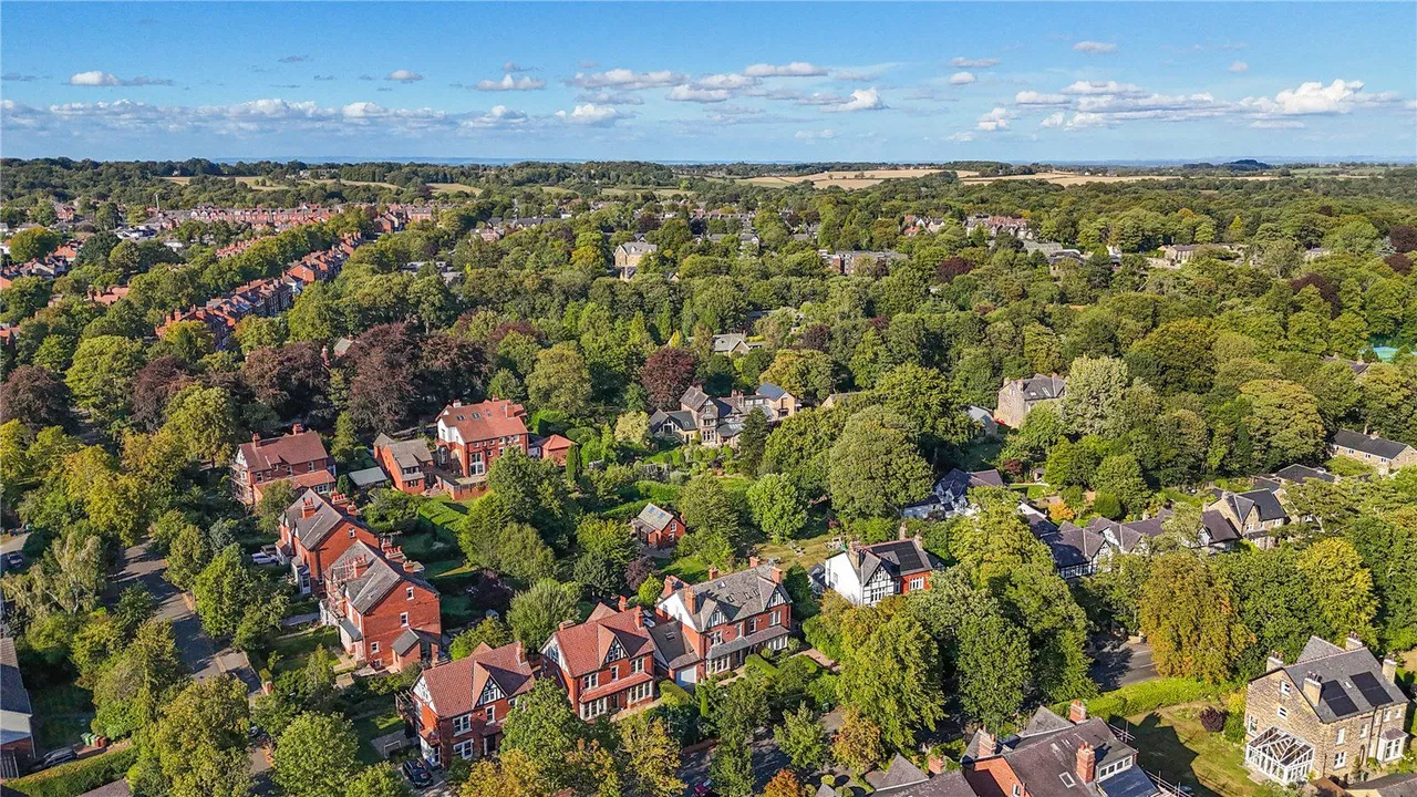 The Avenue, Roundhay, LS8, photo 38