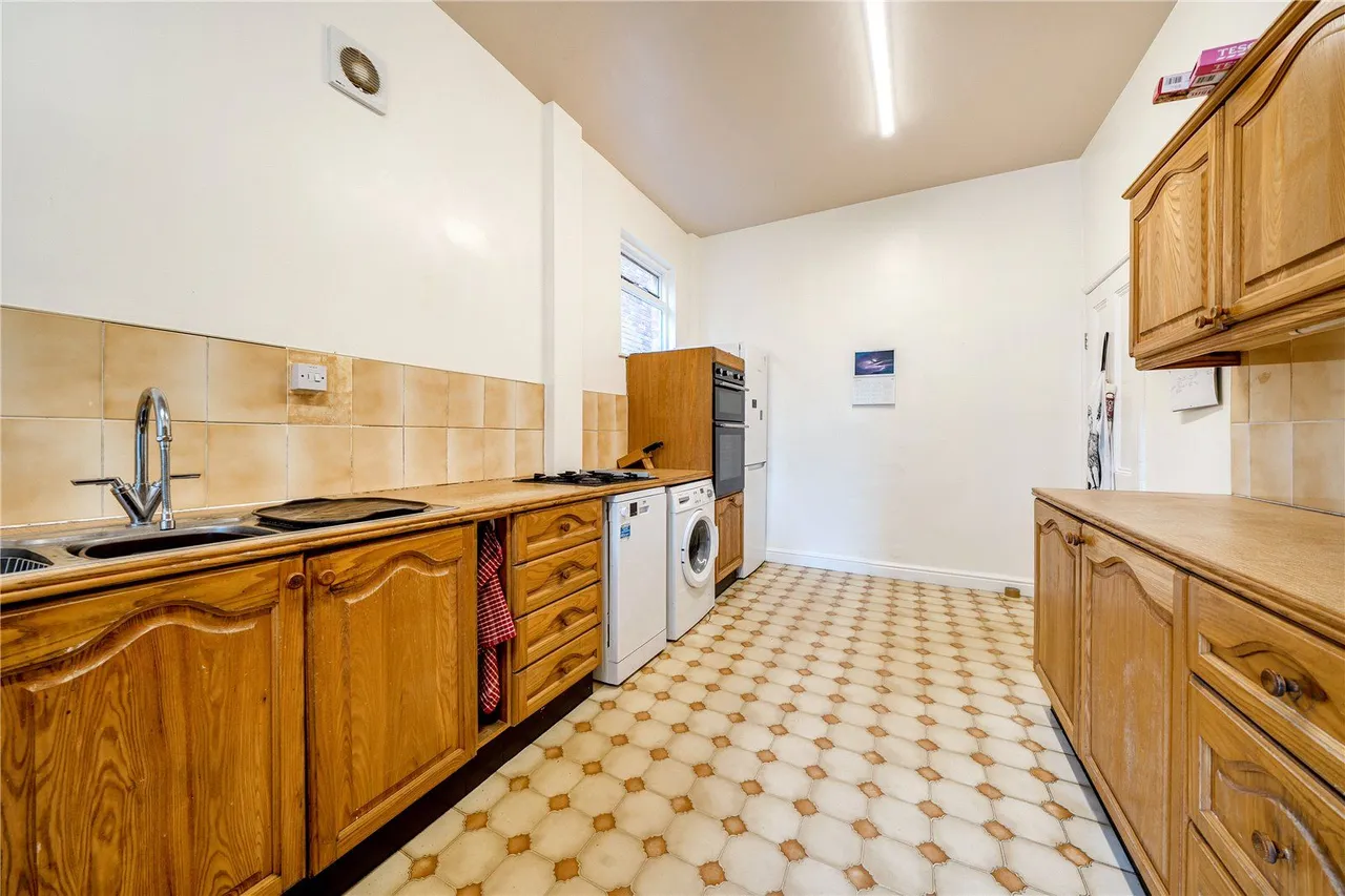 The Avenue, Roundhay, LS8, photo 19