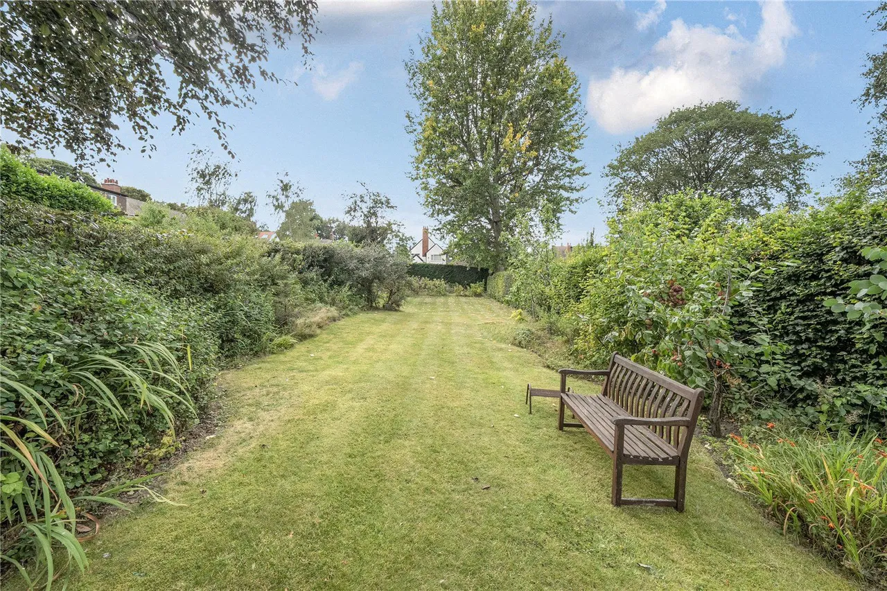 The Avenue, Roundhay, LS8, photo 34