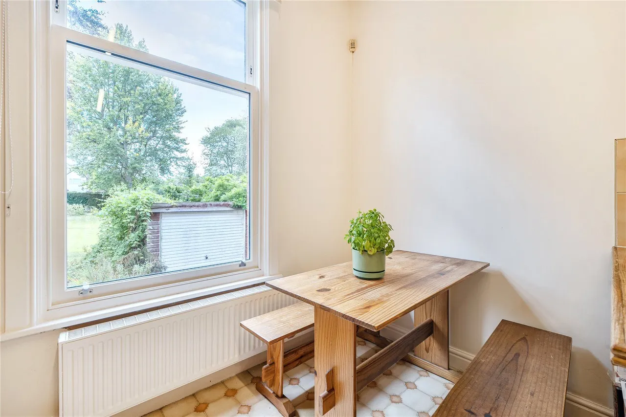 The Avenue, Roundhay, LS8, photo 21
