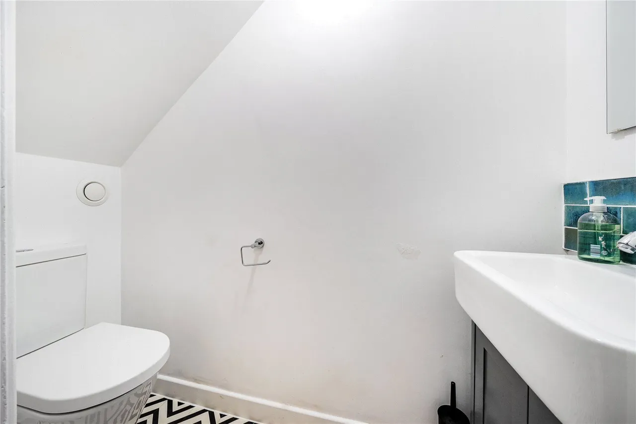 The Avenue, Roundhay, LS8, photo 32