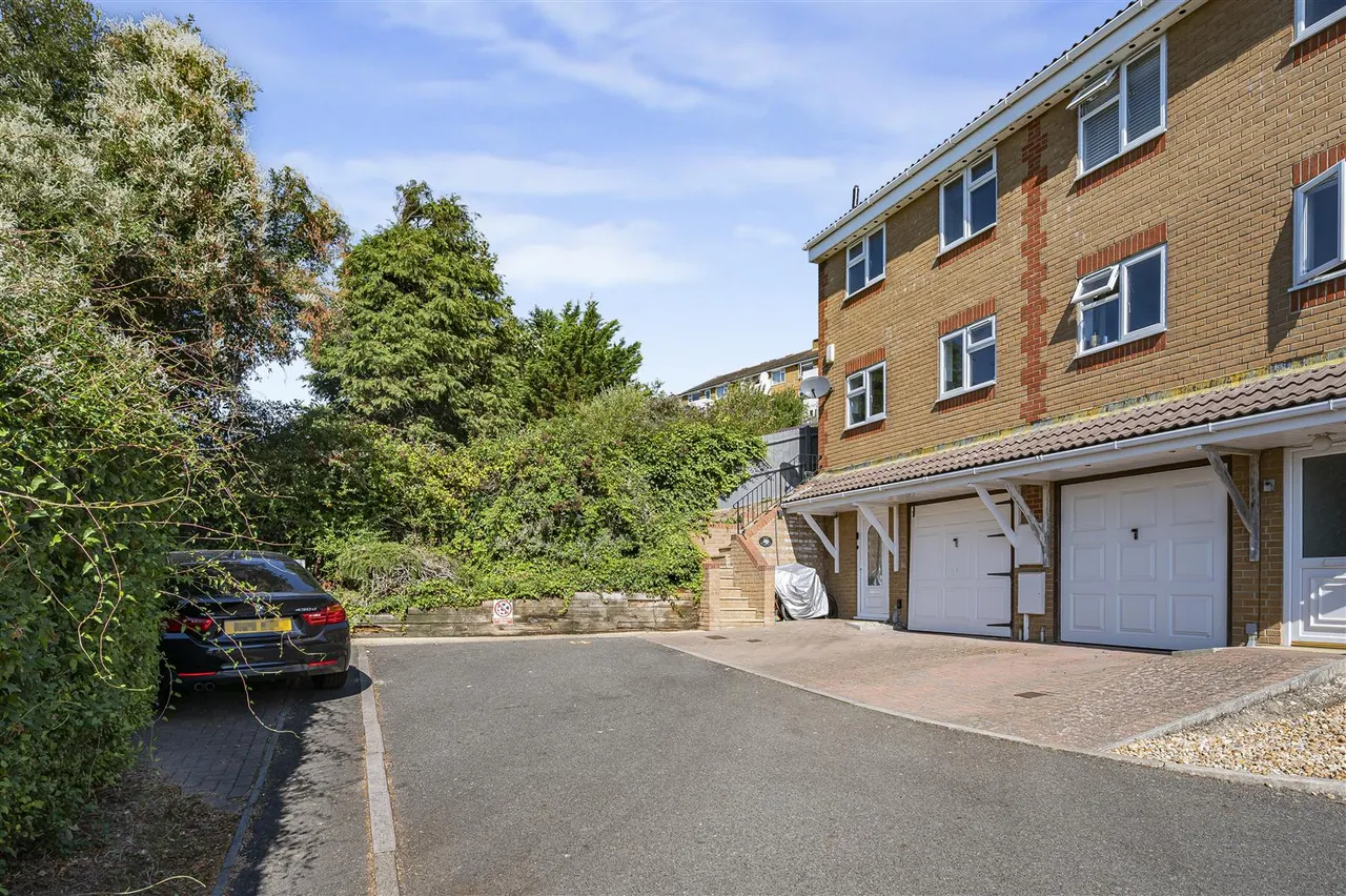 Badgers Close, Newhaven, photo 33