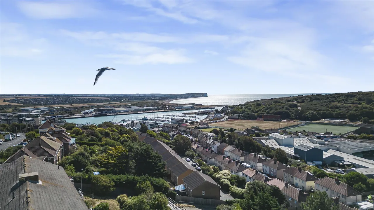 Badgers Close, Newhaven, photo 32