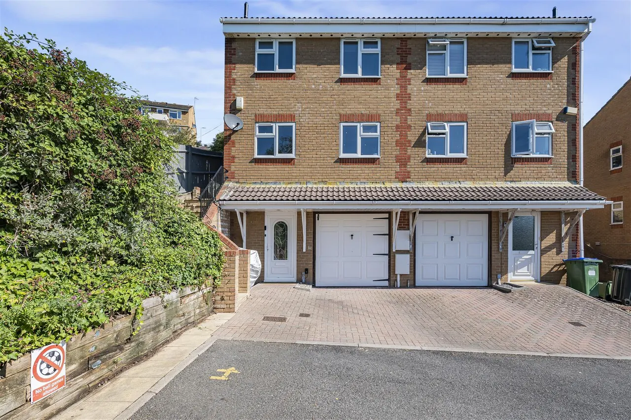 Badgers Close, Newhaven, photo 2