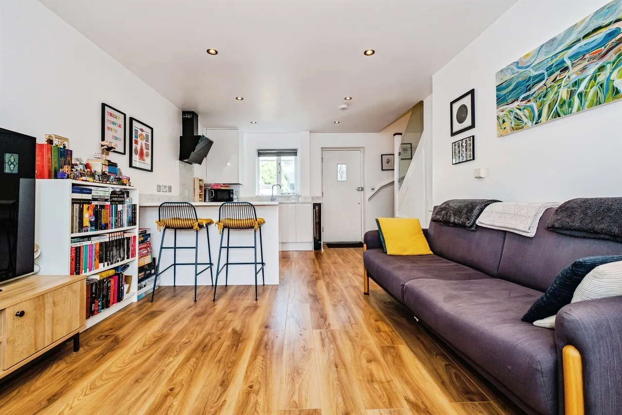 Augusta Place, Worthing, BN11, photo 2