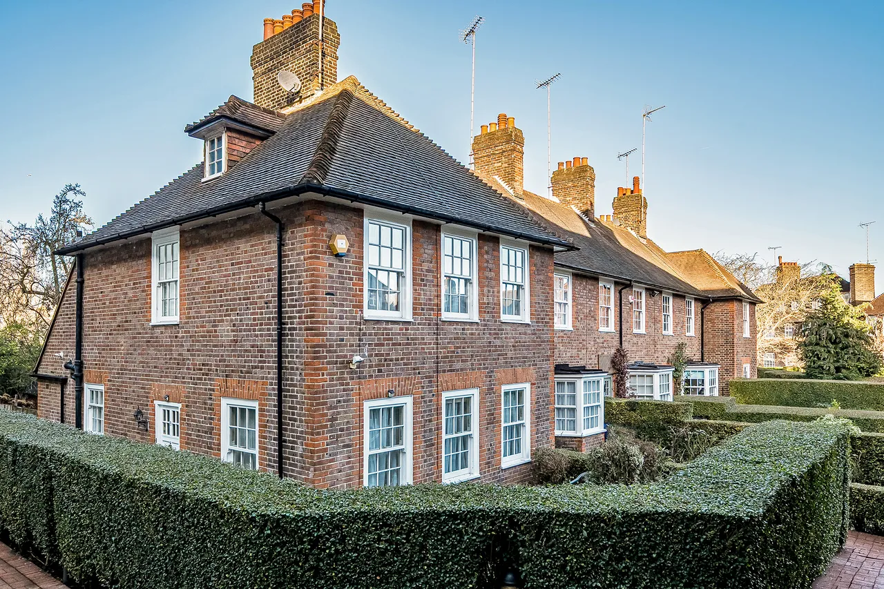 3 bed house for sale, Corringway Hampstead Garden Suburb, NW11