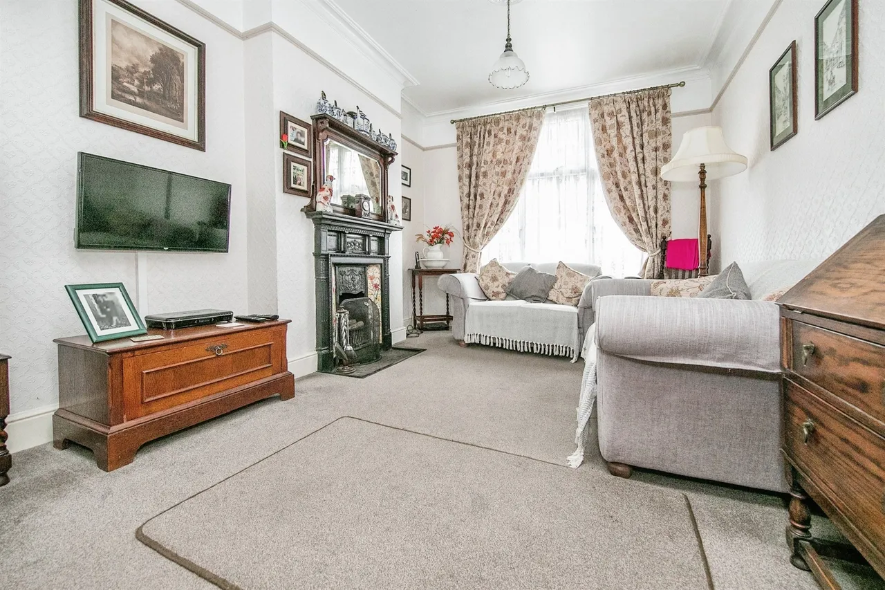 4 bed house for sale — Vista Road, Clacton-On-Sea