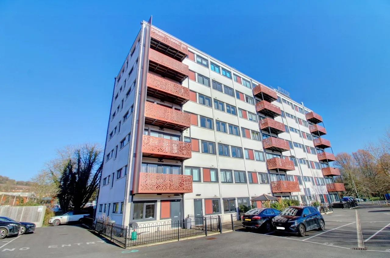 2 bed flat for sale, London Road, High Wycombe, HP11