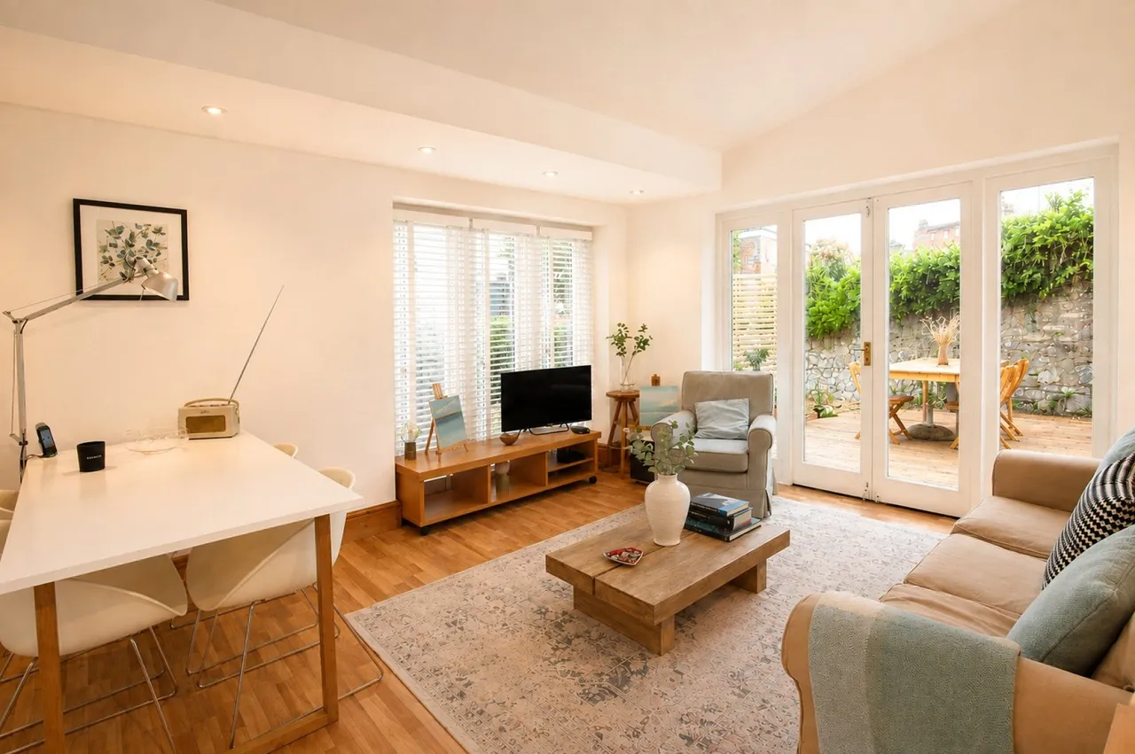 3 bed flat for sale, Redland Road, Bristol, BS6