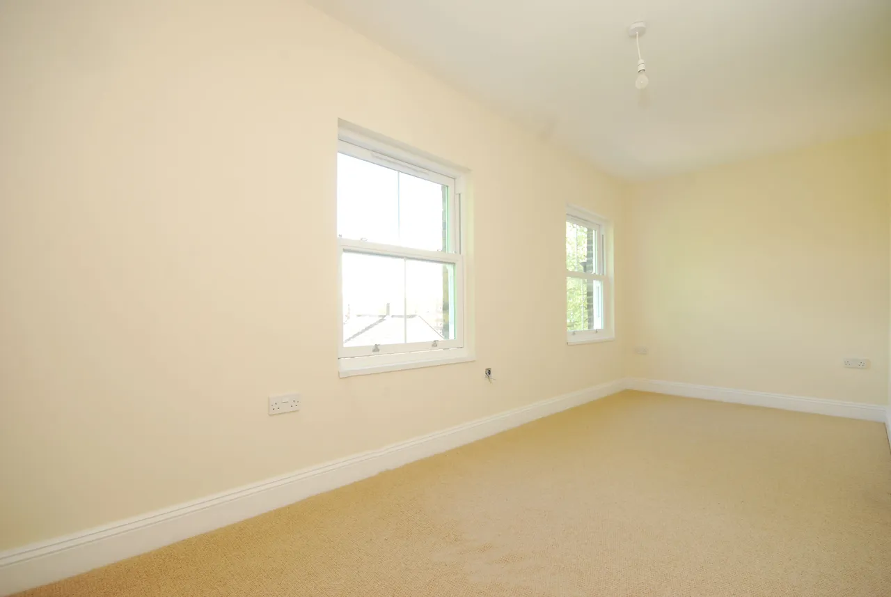 Flat 4, 32 Bird In Bush Road, London, photo 4