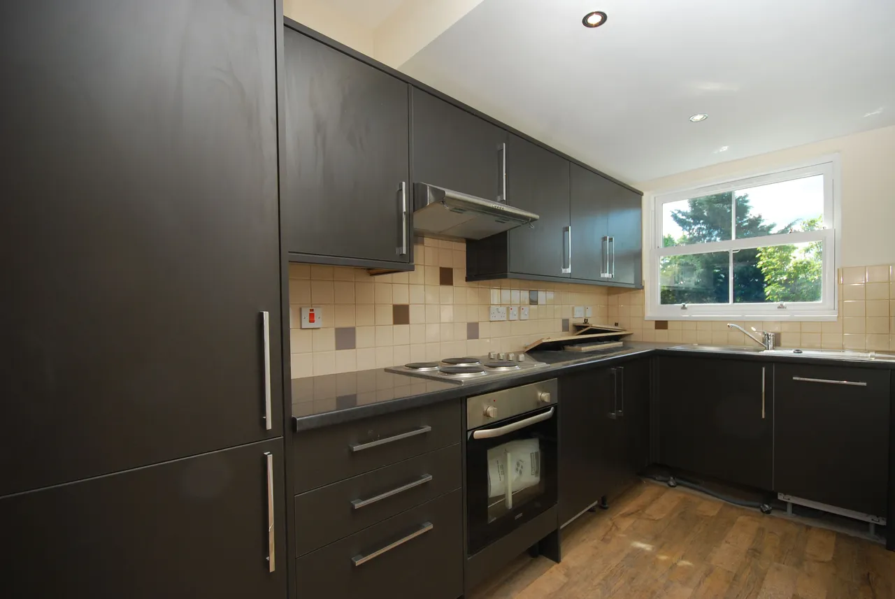 1 bed flat to rent — Flat 4, 32 Bird In Bush Road, London