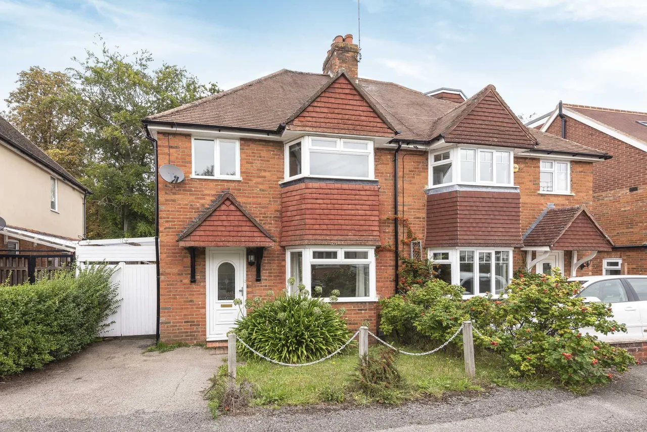 4 bed house to rent — Beech Grove, Guildford, GU2 7UZ