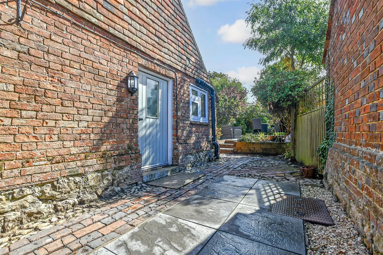The Street, Mersham, TN25, photo 15