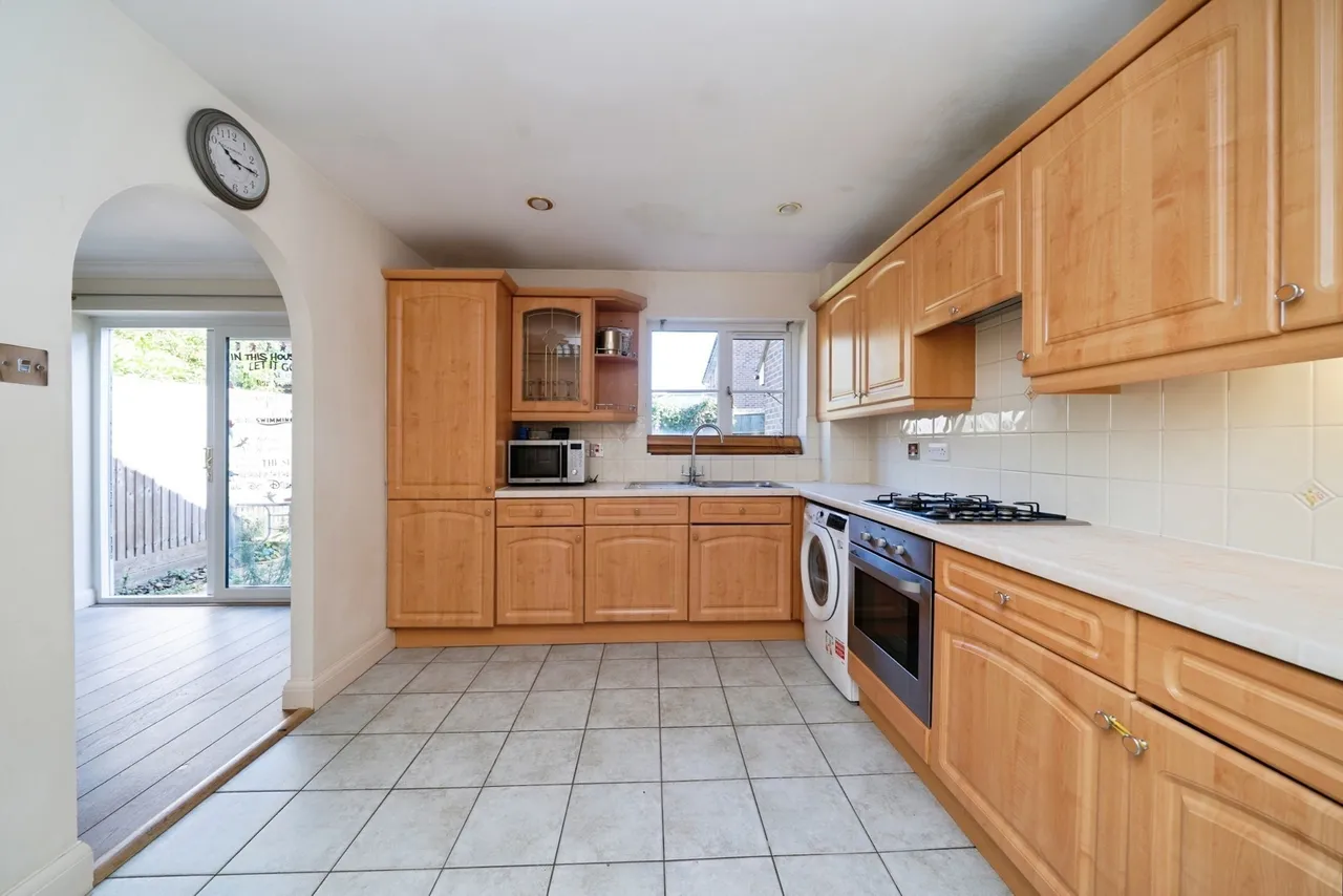 Falcon Wood, Leatherhead, KT22, photo 2