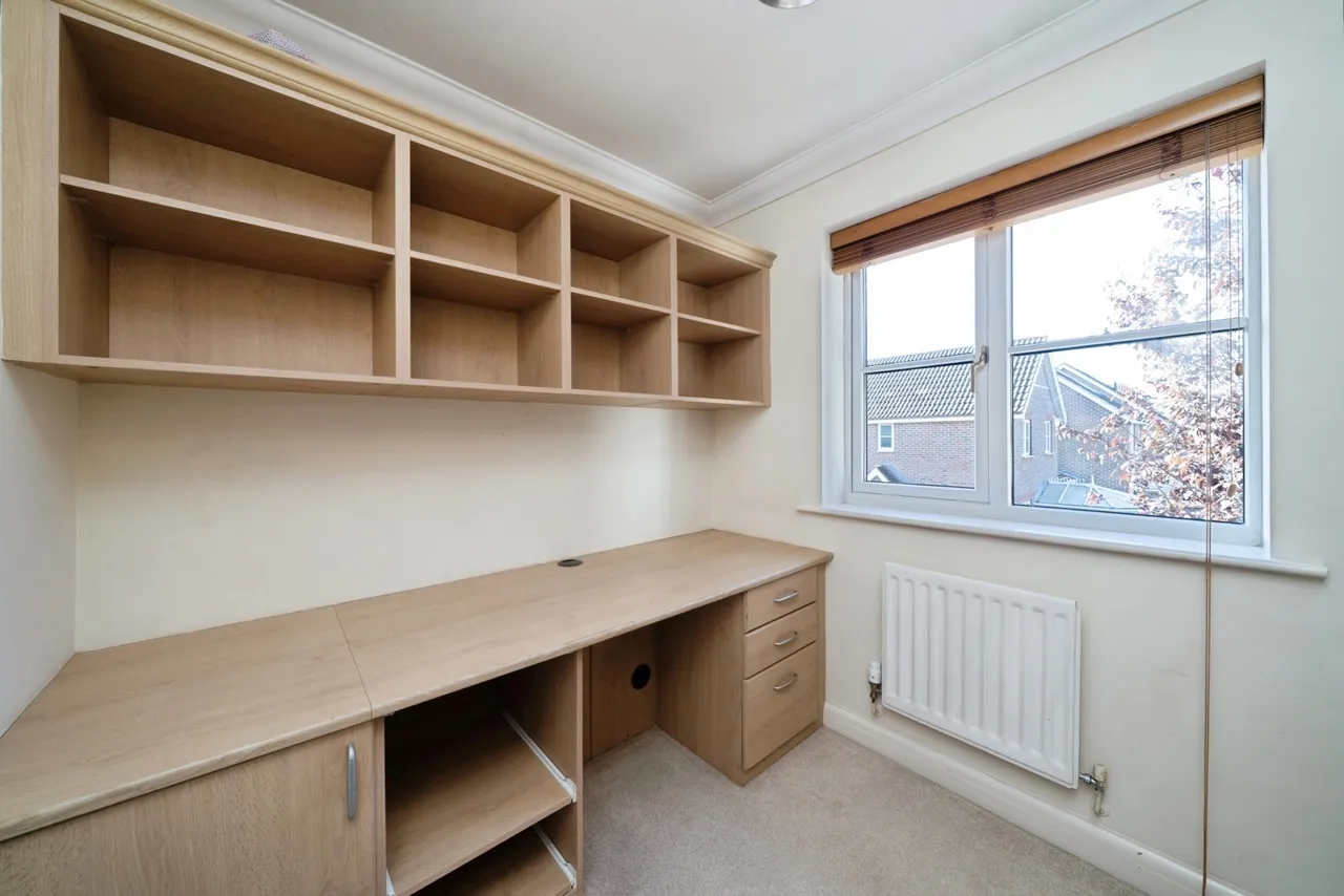 Falcon Wood, Leatherhead, KT22, photo 11