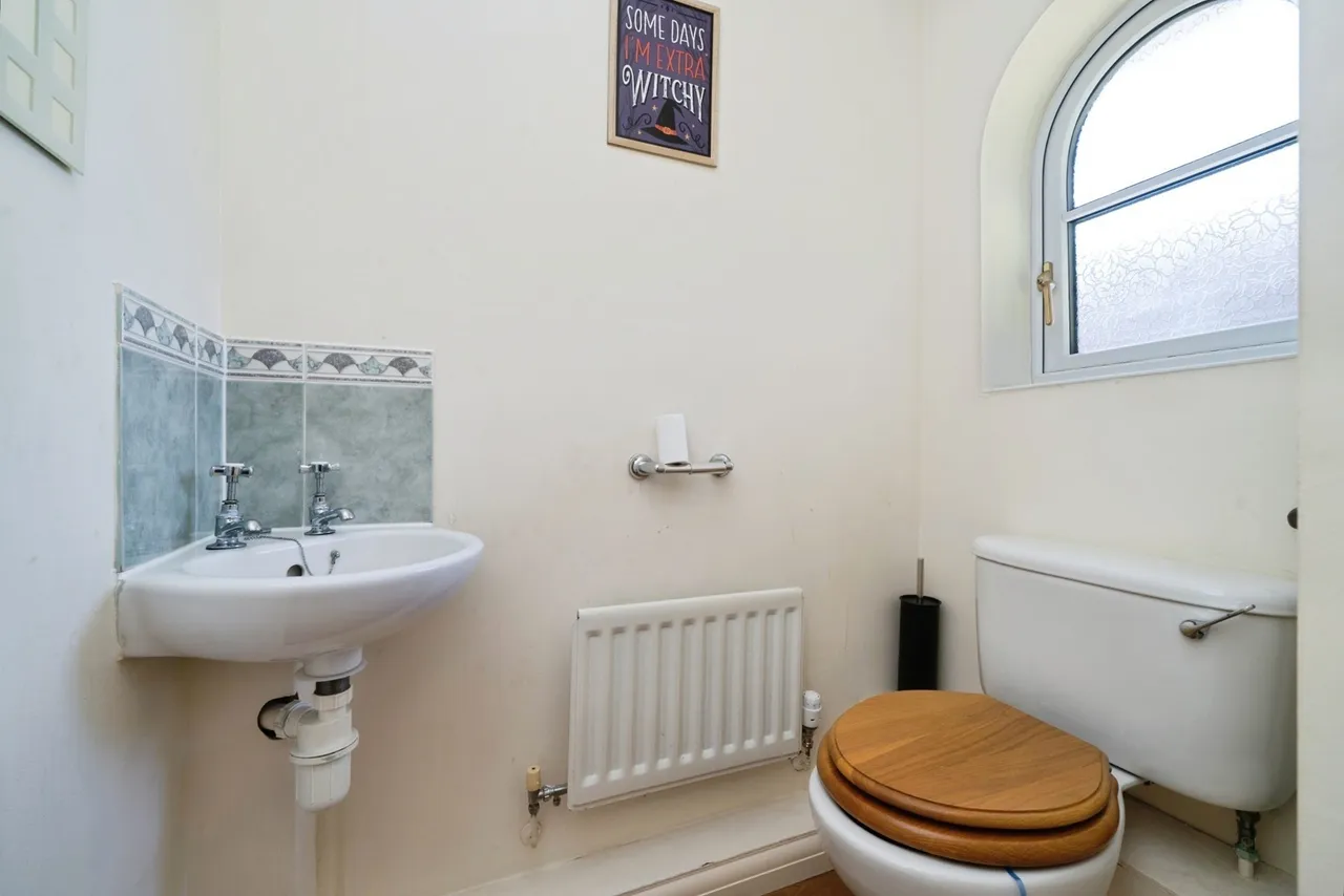 Falcon Wood, Leatherhead, KT22, photo 15