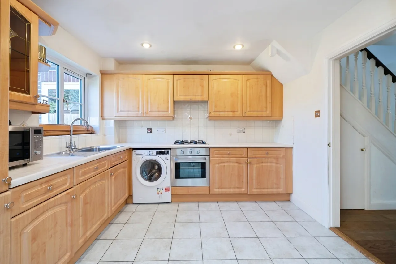 Falcon Wood, Leatherhead, KT22, photo 6