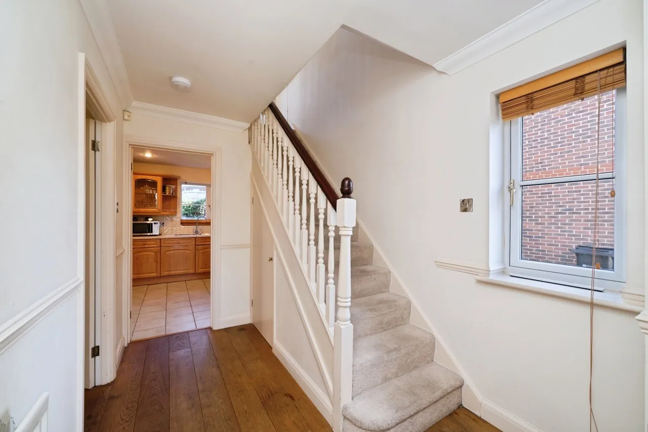 Falcon Wood, Leatherhead, KT22, photo 5