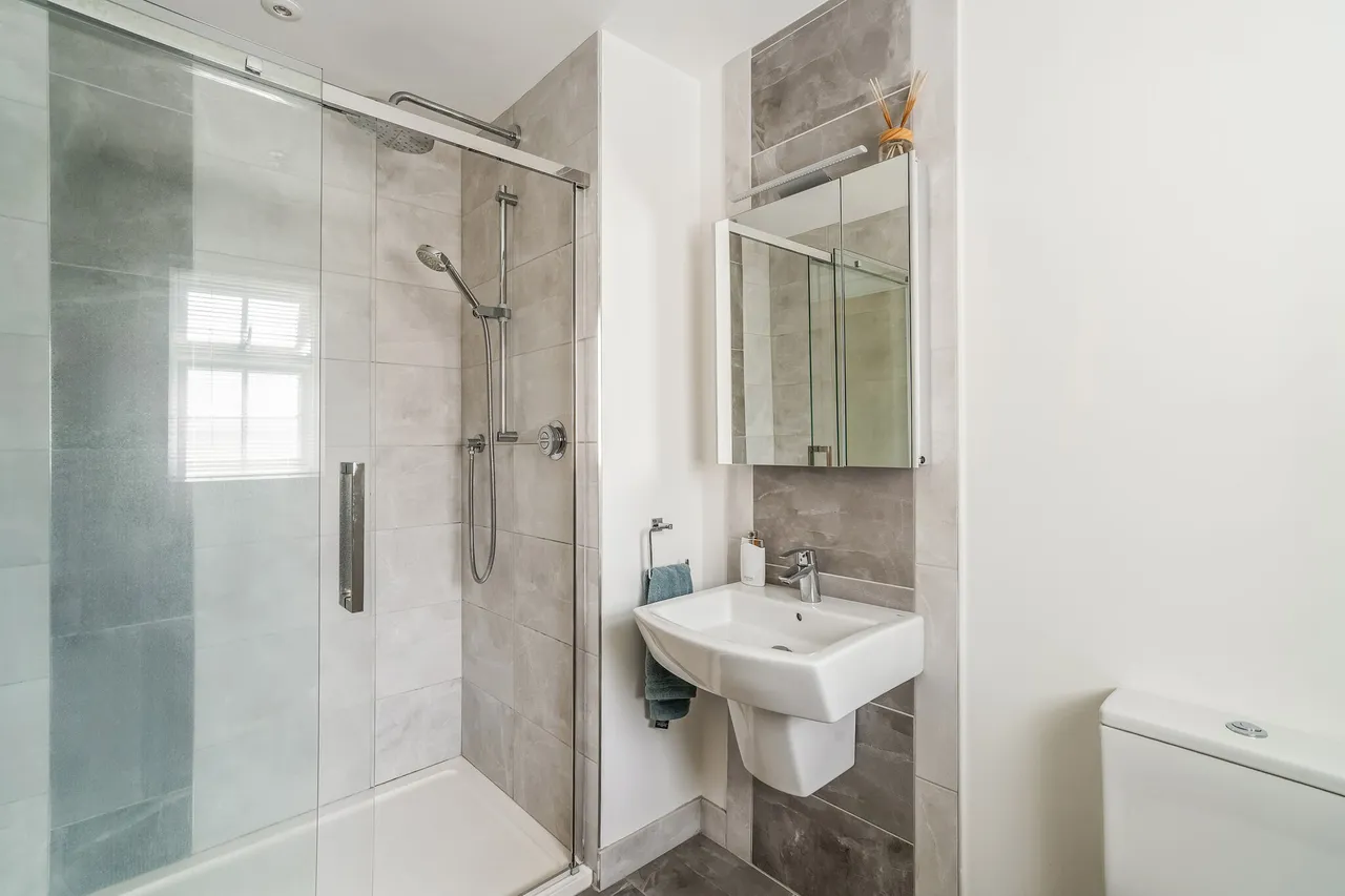 Upper Chobham Road, Camberley, GU15, photo 17