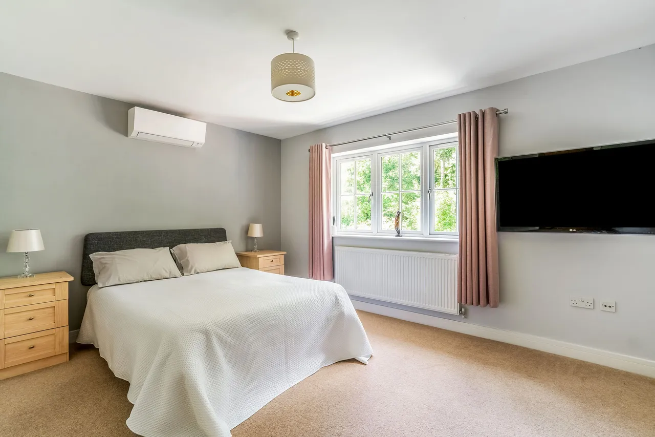 Upper Chobham Road, Camberley, GU15, photo 9