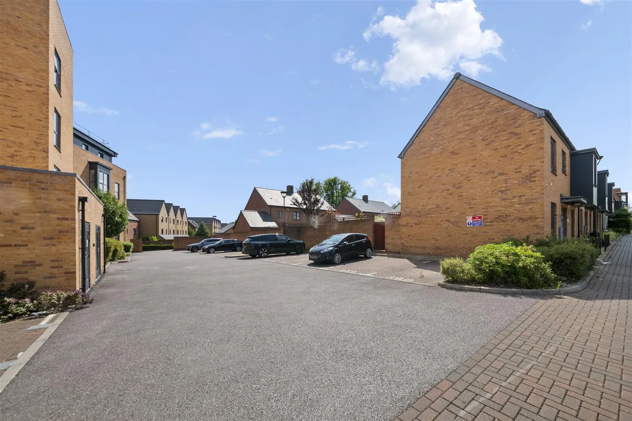 Dyson Drive, Uxbridge, photo 19
