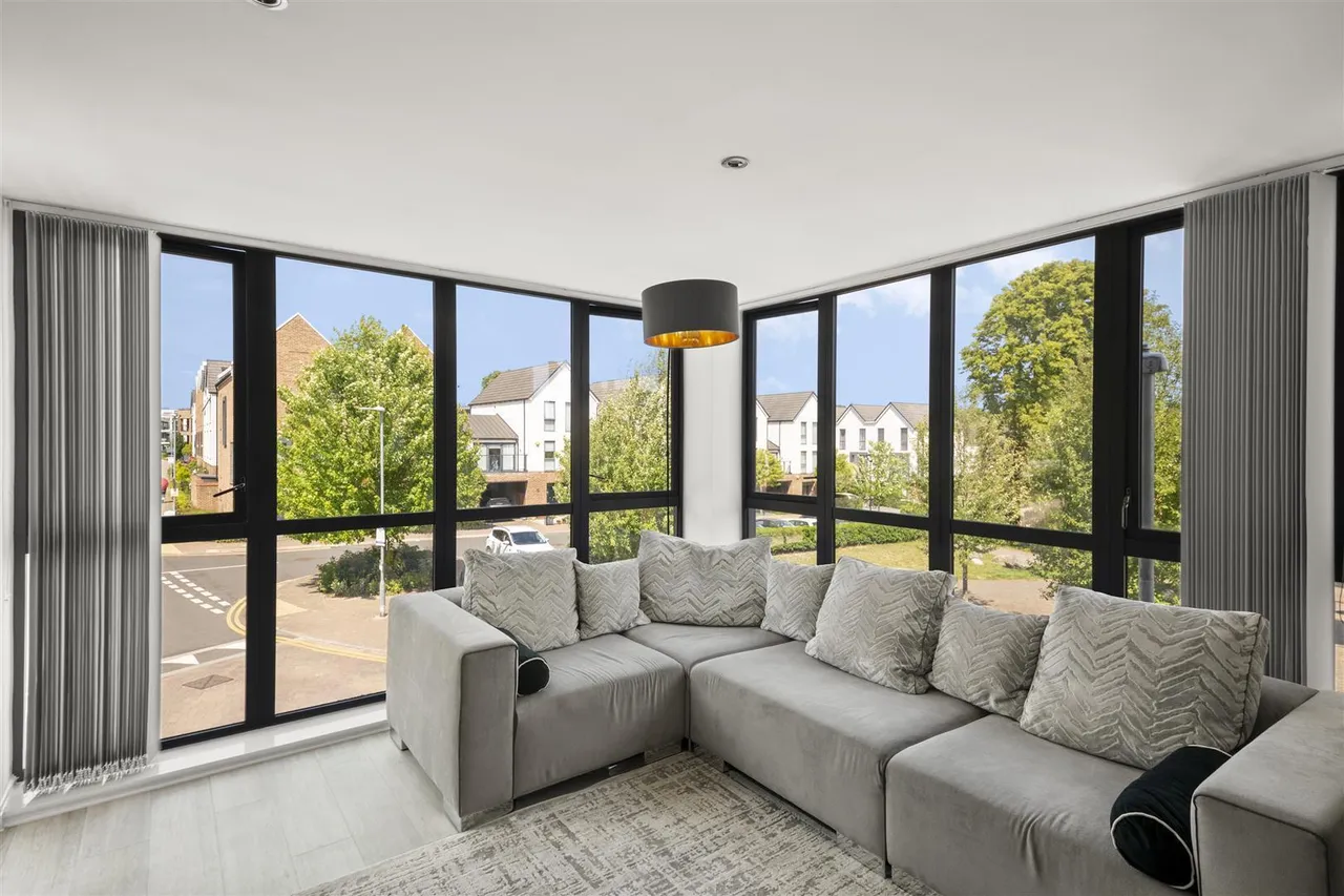 Dyson Drive, Uxbridge, photo 5