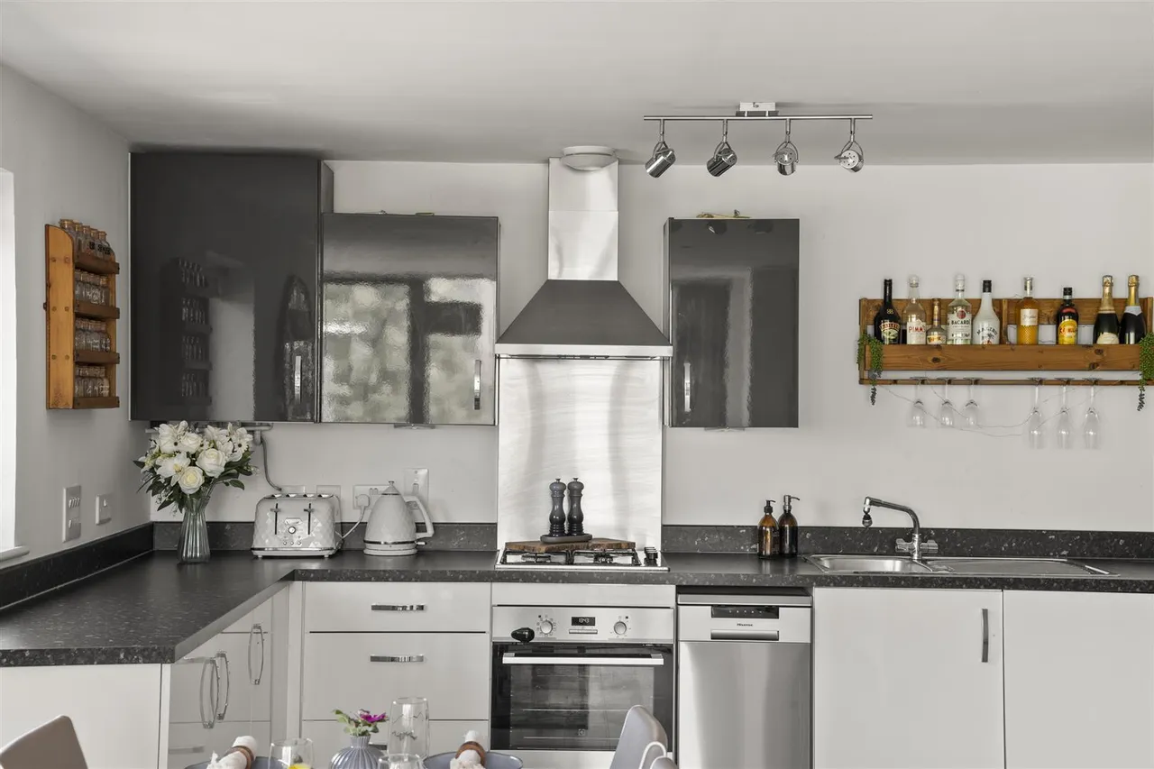 Dyson Drive, Uxbridge, photo 15