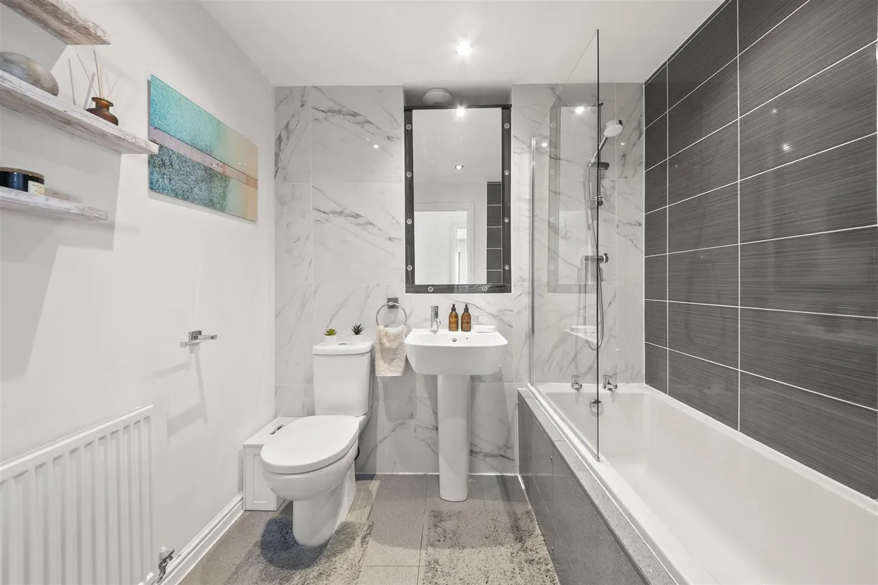 Dyson Drive, Uxbridge, photo 12