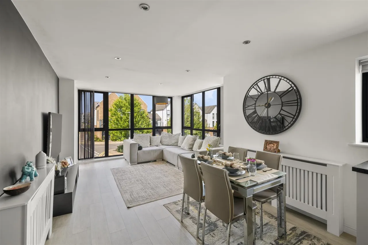 Dyson Drive, Uxbridge, photo 9