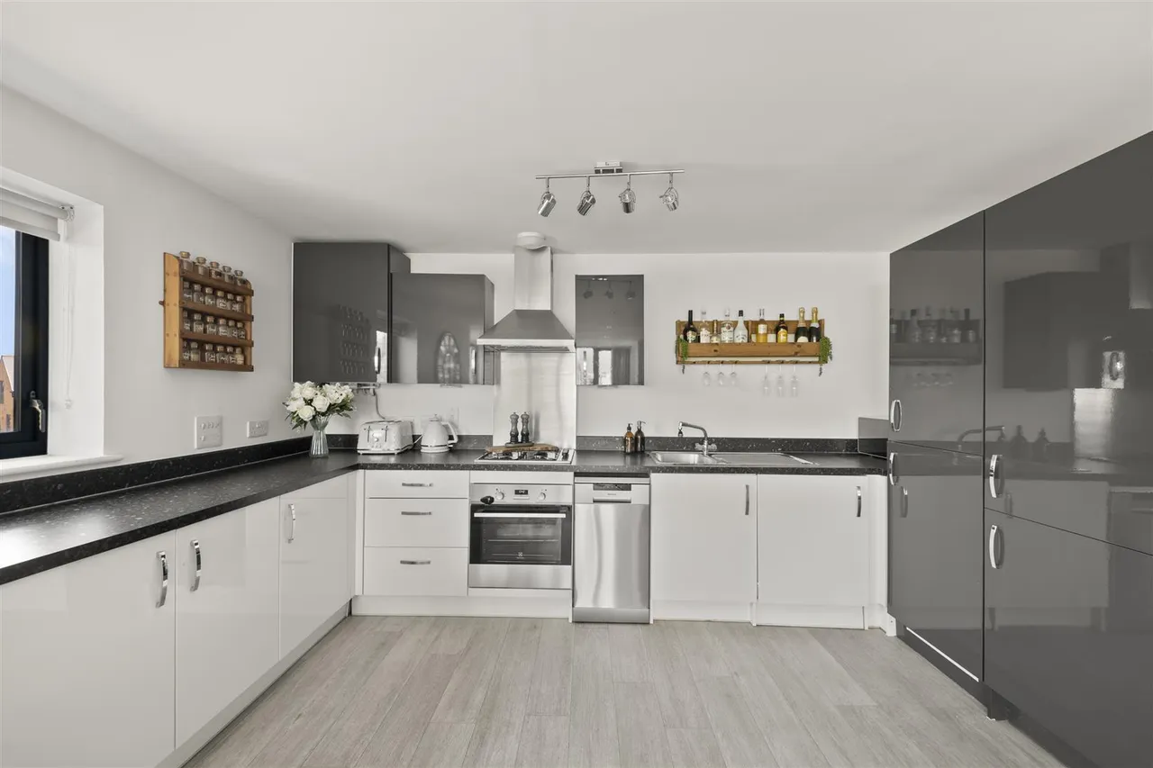 Dyson Drive, Uxbridge, photo 14